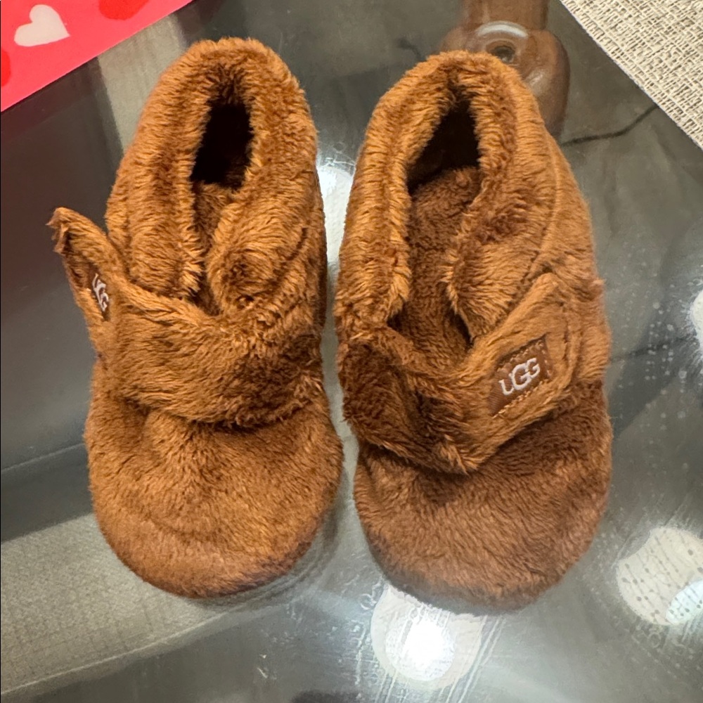 EUC toddlers  Uggs size 4/5